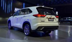 Apa Perbedaan Toyota Innova Hycross dan Toyota Innova Zenix?, Cek Harga Terbaru Usai Debut!